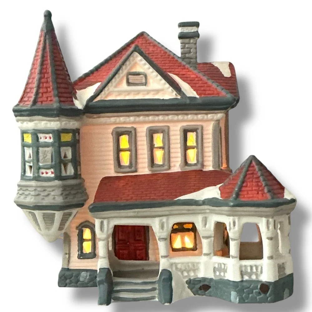 Vintage Victorian Village Illuminated Holiday  House Hand Painted Porcelain 1994